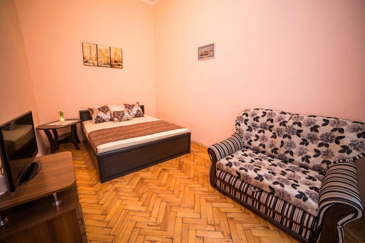 Apartment On Teatralna 7 利沃夫 外观 照片